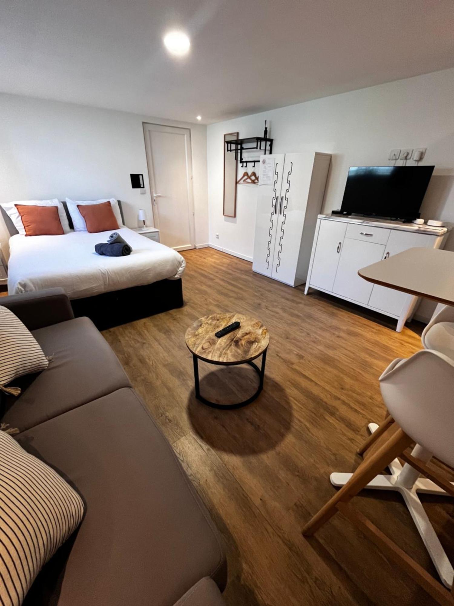 Studio Proche Gare Et Versailles 4 Min A Pied Train Vers Paris Marly-le-Roi Exterior foto